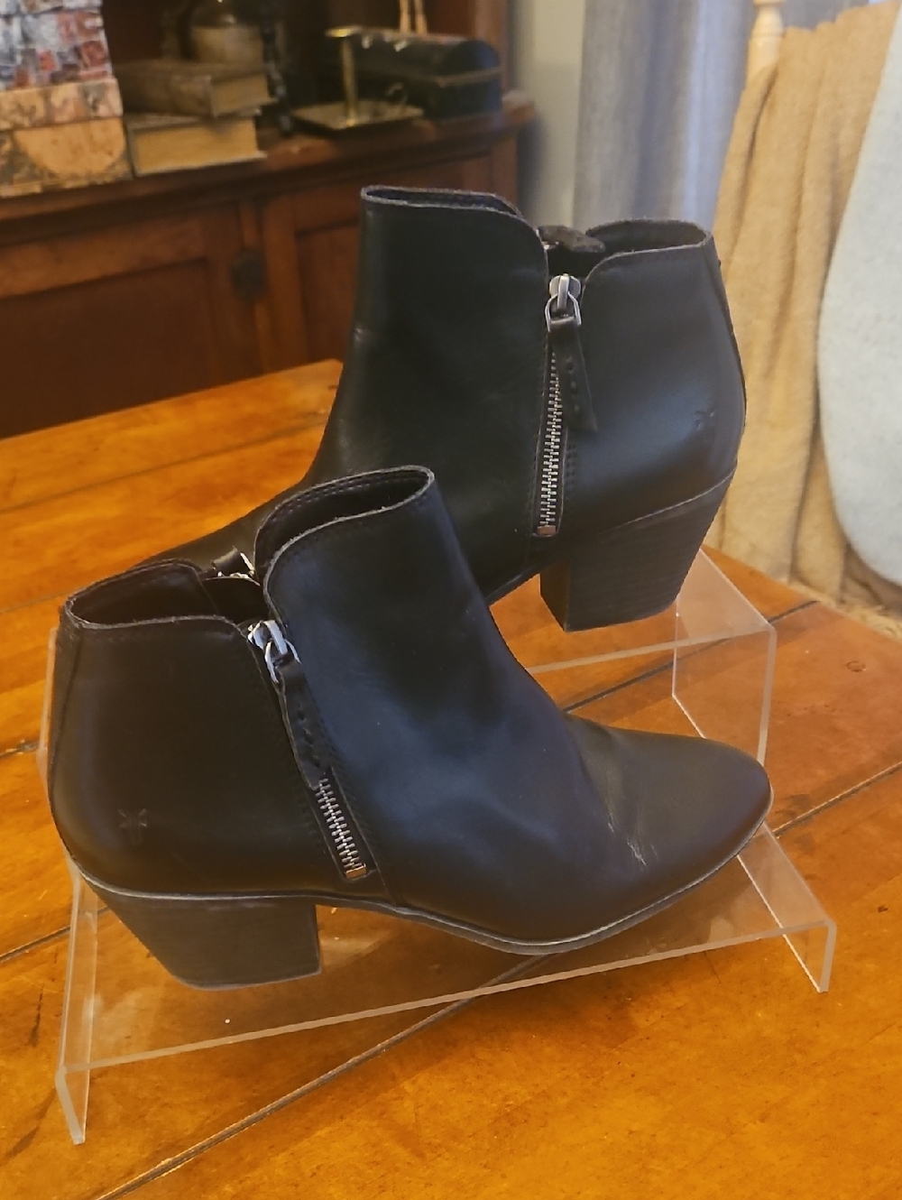 FRYE | JUDITH | LEATHER BOOTS | SIZE 9 * AS-IS*